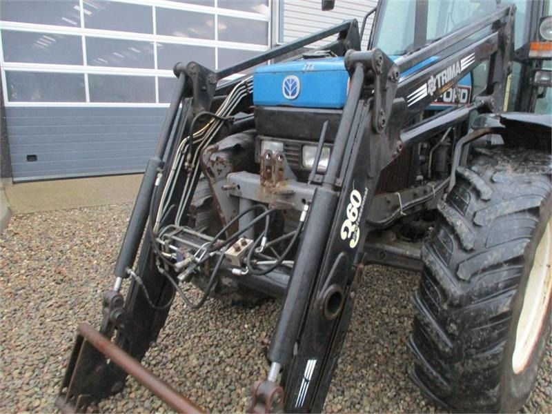 New Holland 7740 SLE Turbo Med frontlæsser og frontlift. - Traktors: foto 4 New Holland 7740 SLE Turbo Med frontlæsser og frontlift. - Traktors: foto 4