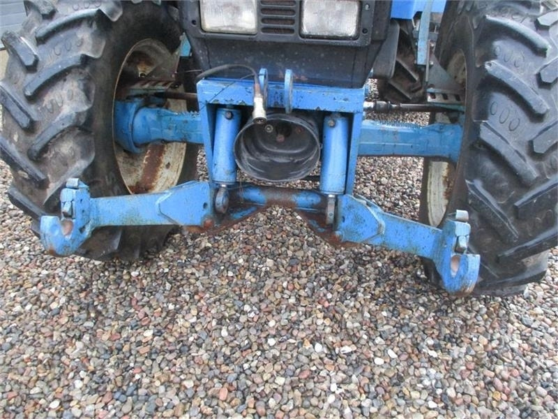 New Holland 8240 SLE Med frontlift og frontPTO - Traktors: foto 4 New Holland 8240 SLE Med frontlift og frontPTO - Traktors: foto 4