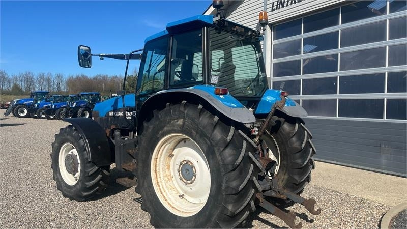 New Holland 8360 Rangecommand - Traktors: foto 2 New Holland 8360 Rangecommand - Traktors: foto 2
