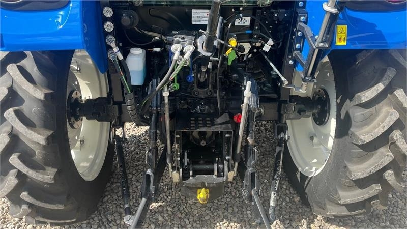 New Holland T4.75 S Med frontlift - Traktors: foto 3 New Holland T4.75 S Med frontlift - Traktors: foto 3