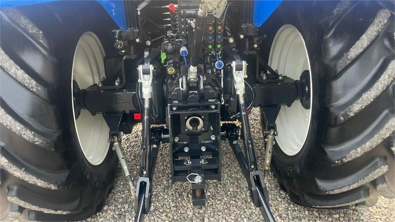 New Holland T7.175 RangeCommand med frontlift. Meget velholdt - Traktors: foto 5 New Holland T7.175 RangeCommand med frontlift. Meget velholdt - Traktors: foto 5