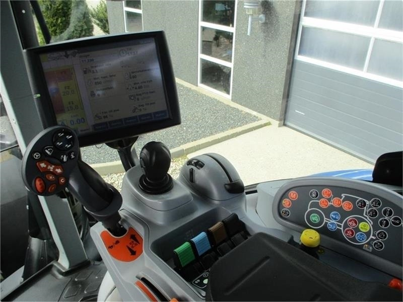 New Holland T7.230 AutoCommand, meget velholdt traktor - Traktors: foto 4 New Holland T7.230 AutoCommand, meget velholdt traktor - Traktors: foto 4