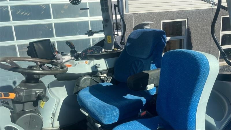 New Holland T7.270 AutoCommand med frontlift - Traktors: foto 4 New Holland T7.270 AutoCommand med frontlift - Traktors: foto 4