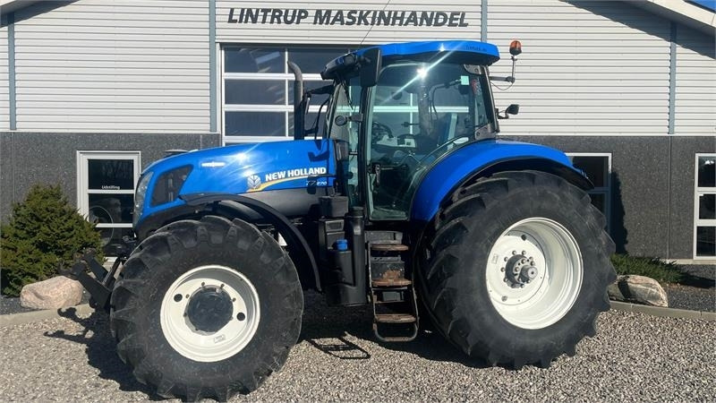 New Holland T7.270 AutoCommand med frontlift - Traktors: foto 1 New Holland T7.270 AutoCommand med frontlift - Traktors: foto 1