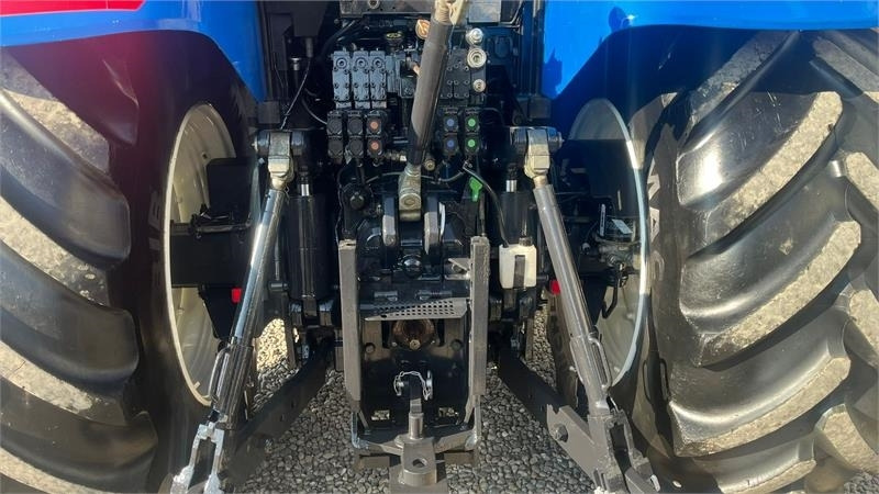 New Holland T7.270 AutoCommand med frontlift - Traktors: foto 5 New Holland T7.270 AutoCommand med frontlift - Traktors: foto 5