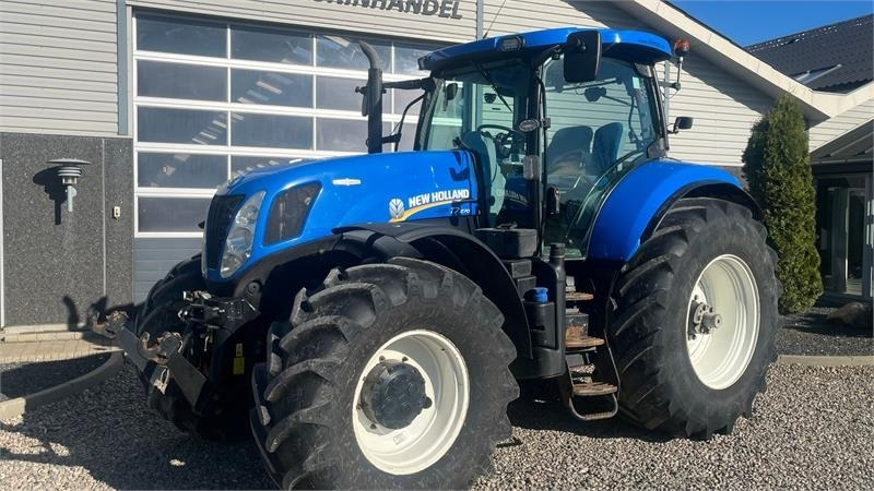 New Holland T7.270 AutoCommand med frontlift - Traktors: foto 2 New Holland T7.270 AutoCommand med frontlift - Traktors: foto 2