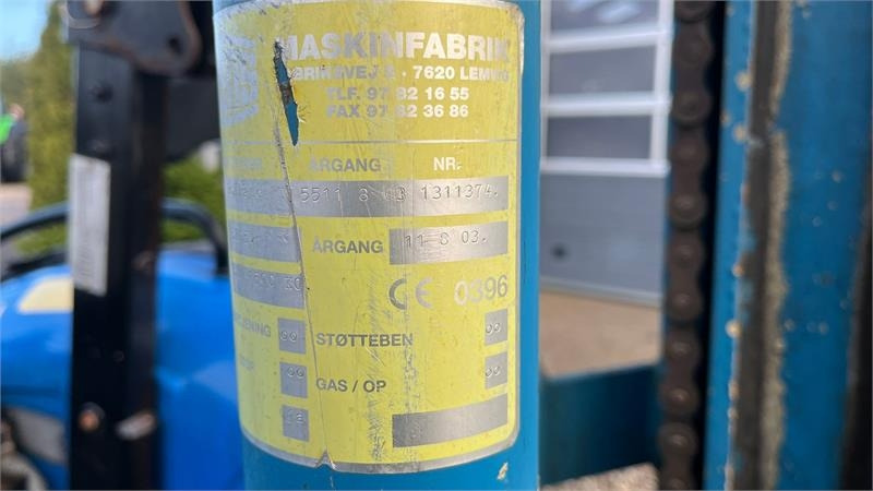 New Holland TN55D Med Byggelift - Traktors: foto 4 New Holland TN55D Med Byggelift - Traktors: foto 4