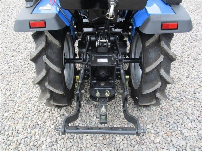 Solis 26 Gearmaskine med servostyrring og fuldhydraulisk - Komunālais traktors: foto 3 Solis 26 Gearmaskine med servostyrring og fuldhydraulisk - Komunālais traktors: foto 3