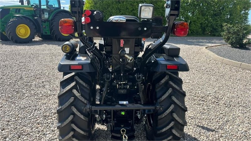 Solis S26 Limited Edition i sort 6+2 Gearmaskine med Ser - Komunālais traktors: foto 4 Solis S26 Limited Edition i sort 6+2 Gearmaskine med Ser - Komunālais traktors: foto 4
