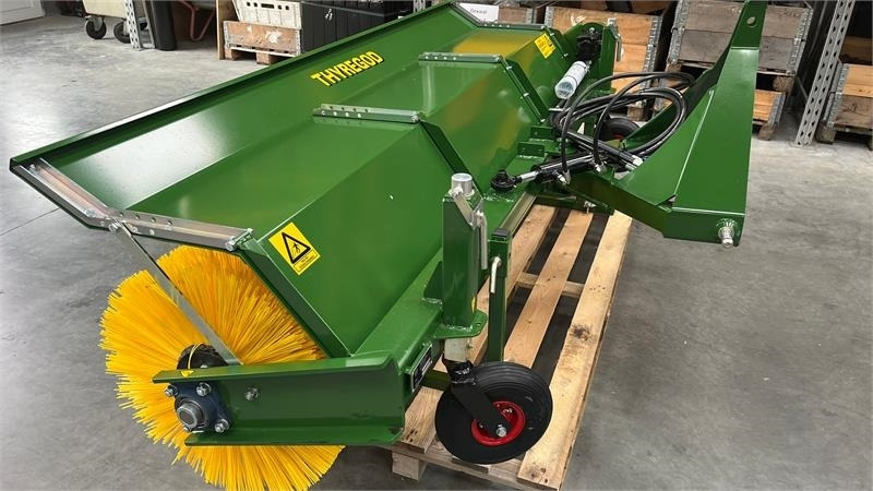 Thyregod TK 2800 med nylon børster og hydraulisk sving. bre - Birste: foto 2 Thyregod TK 2800 med nylon børster og hydraulisk sving. bre - Birste: foto 2