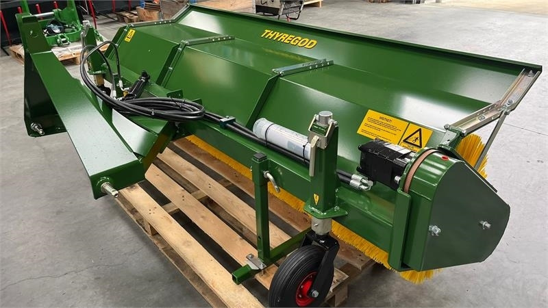 Thyregod TK 2800 med nylon børster og hydraulisk sving. bre - Birste: foto 4 Thyregod TK 2800 med nylon børster og hydraulisk sving. bre - Birste: foto 4