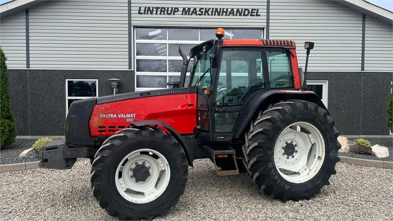 Valmet 8050 - Traktors: foto 1 Valmet 8050 - Traktors: foto 1