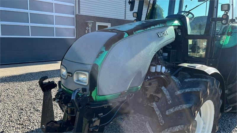 Valtra T130 med 3.5ton frontlift - Traktors: foto 4 Valtra T130 med 3.5ton frontlift - Traktors: foto 4