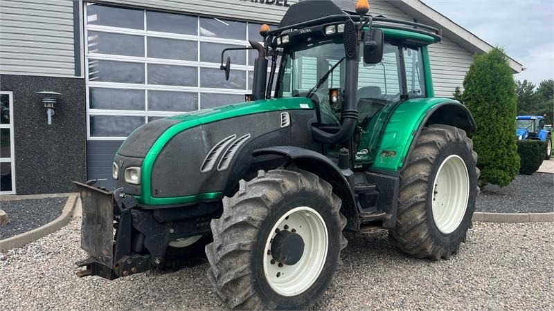 Valtra T202 Direct med skovinddækning og frontlift - Traktors: foto 2 Valtra T202 Direct med skovinddækning og frontlift - Traktors: foto 2