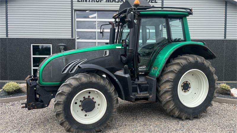 Valtra T202 Direct med skovinddækning og frontlift - Traktors: foto 1 Valtra T202 Direct med skovinddækning og frontlift - Traktors: foto 1