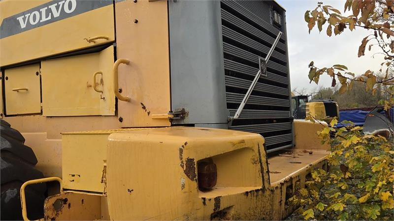 Volvo 330D med skovl - Riteņu iekrāvējs: foto 4 Volvo 330D med skovl - Riteņu iekrāvējs: foto 4