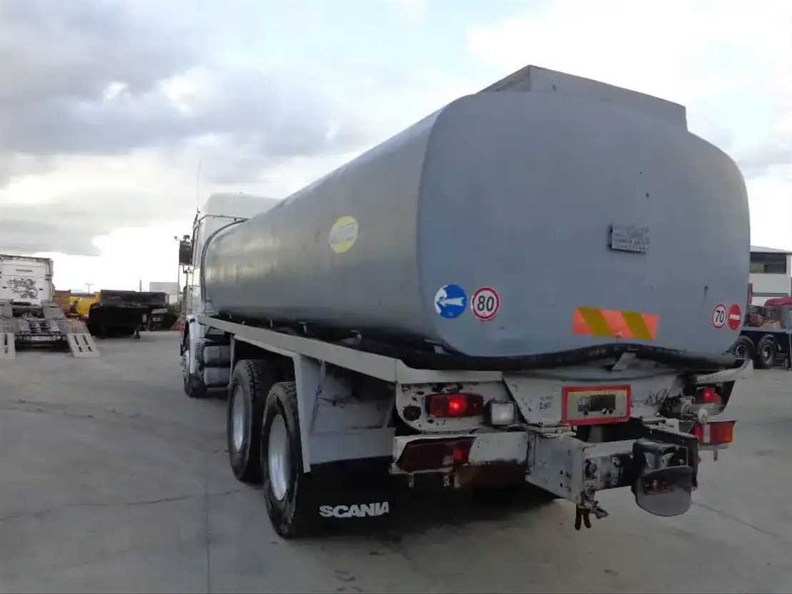 Scania R143-470 V8 Scania R143HL .470 6X2 Diesel/OIL Tank - Autocisterna: foto 4 Scania R143-470 V8 Scania R143HL .470 6X2 Diesel/OIL Tank - Autocisterna: foto 4