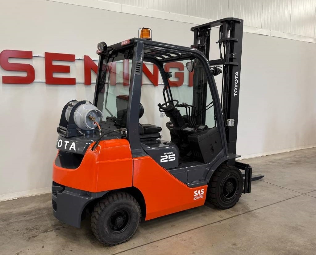 Toyota 10860 - 02-8FGF25 - Gāzes iekrāvējs: foto 3 Toyota 10860 - 02-8FGF25 - Gāzes iekrāvējs: foto 3