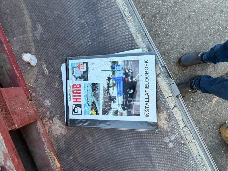 Hiab 112 RADIO REMOTE - Celtnis-manipulators - Kravas automašīna: foto 4 Hiab 112 RADIO REMOTE - Celtnis-manipulators - Kravas automašīna: foto 4