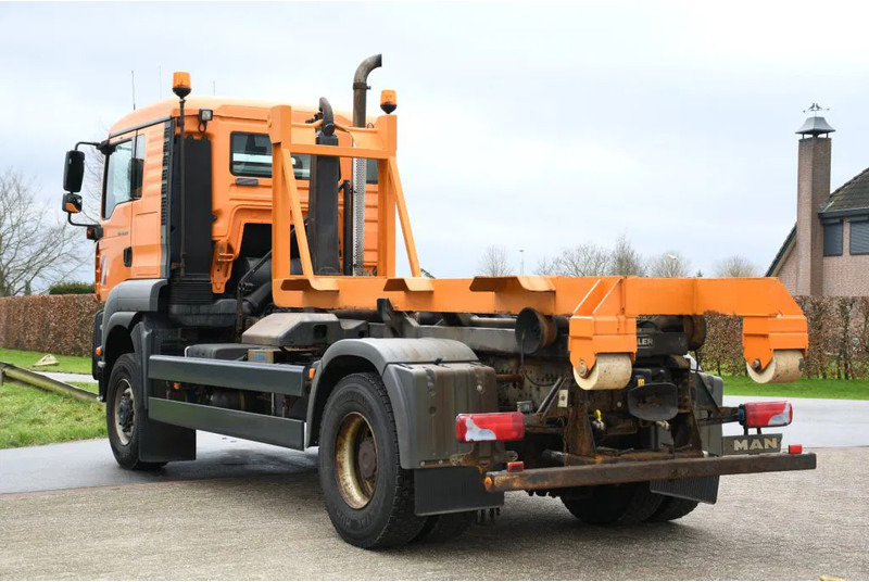 MAN TGA 18.350 4X4 BL HAAKARM/HOOKLIFT/ABROLLER!!KOMMUNAL!! - Pacēlājs ar āķi: foto 4 MAN TGA 18.350 4X4 BL HAAKARM/HOOKLIFT/ABROLLER!!KOMMUNAL!! - Pacēlājs ar āķi: foto 4