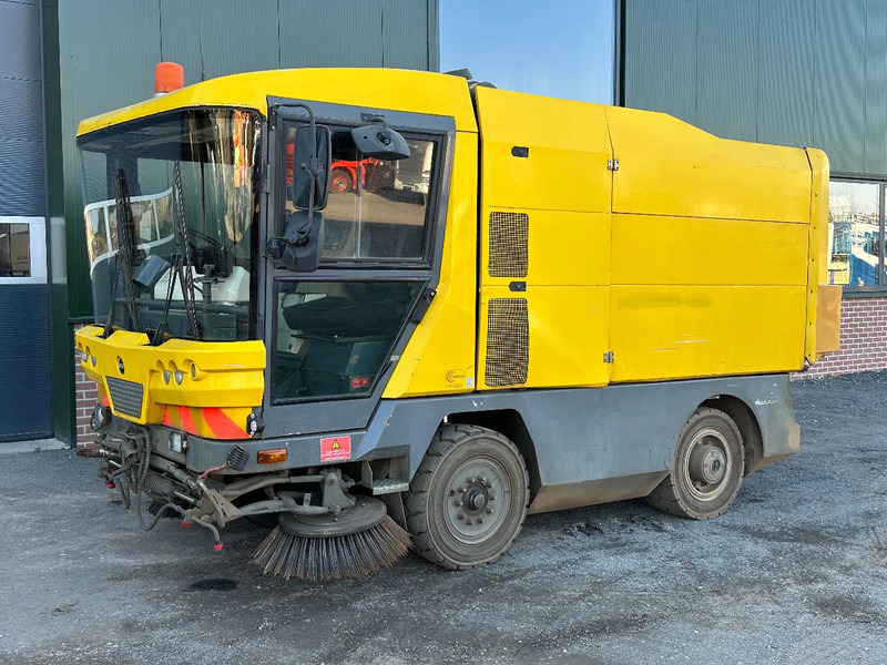 Ravo 530 VEEGMACHINE/SWEEPER!! - Ielu tīrīšanas mašīna: foto 1 Ravo 530 VEEGMACHINE/SWEEPER!! - Ielu tīrīšanas mašīna: foto 1
