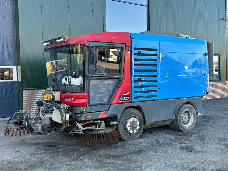 Ravo 580 VEEGMACHINE/SWEEPER!! - Ielu tīrīšanas mašīna: foto 1 Ravo 580 VEEGMACHINE/SWEEPER!! - Ielu tīrīšanas mašīna: foto 1