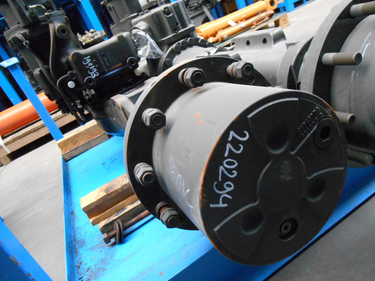 Hitachi 4457334 - 4472020106 - Aizmugurējā ass - Celtniecības tehnika: foto 4 Hitachi 4457334 - 4472020106 - Aizmugurējā ass - Celtniecības tehnika: foto 4