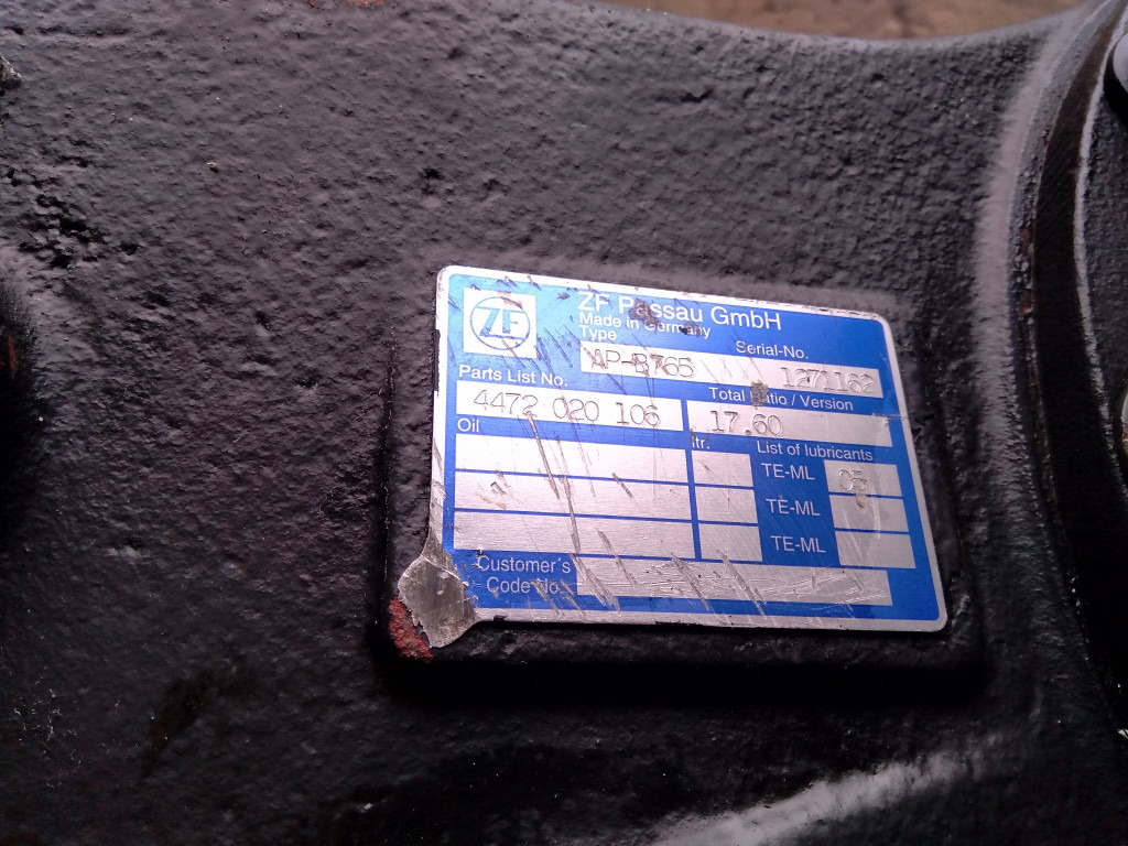 Hitachi 4457334 - 4472020106 - Aizmugurējā ass - Celtniecības tehnika: foto 1 Hitachi 4457334 - 4472020106 - Aizmugurējā ass - Celtniecības tehnika: foto 1