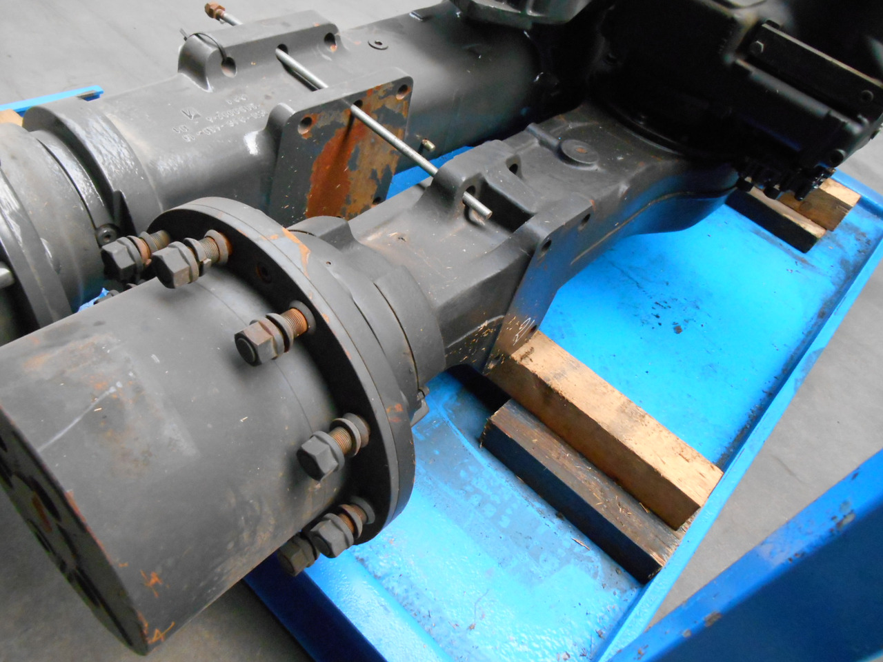 Hitachi 4457334 - 4472020106 - Aizmugurējā ass - Celtniecības tehnika: foto 2 Hitachi 4457334 - 4472020106 - Aizmugurējā ass - Celtniecības tehnika: foto 2