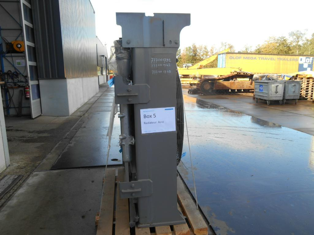 Hitachi YA60020986 - Radiators - Celtniecības tehnika: foto 5 Hitachi YA60020986 - Radiators - Celtniecības tehnika: foto 5