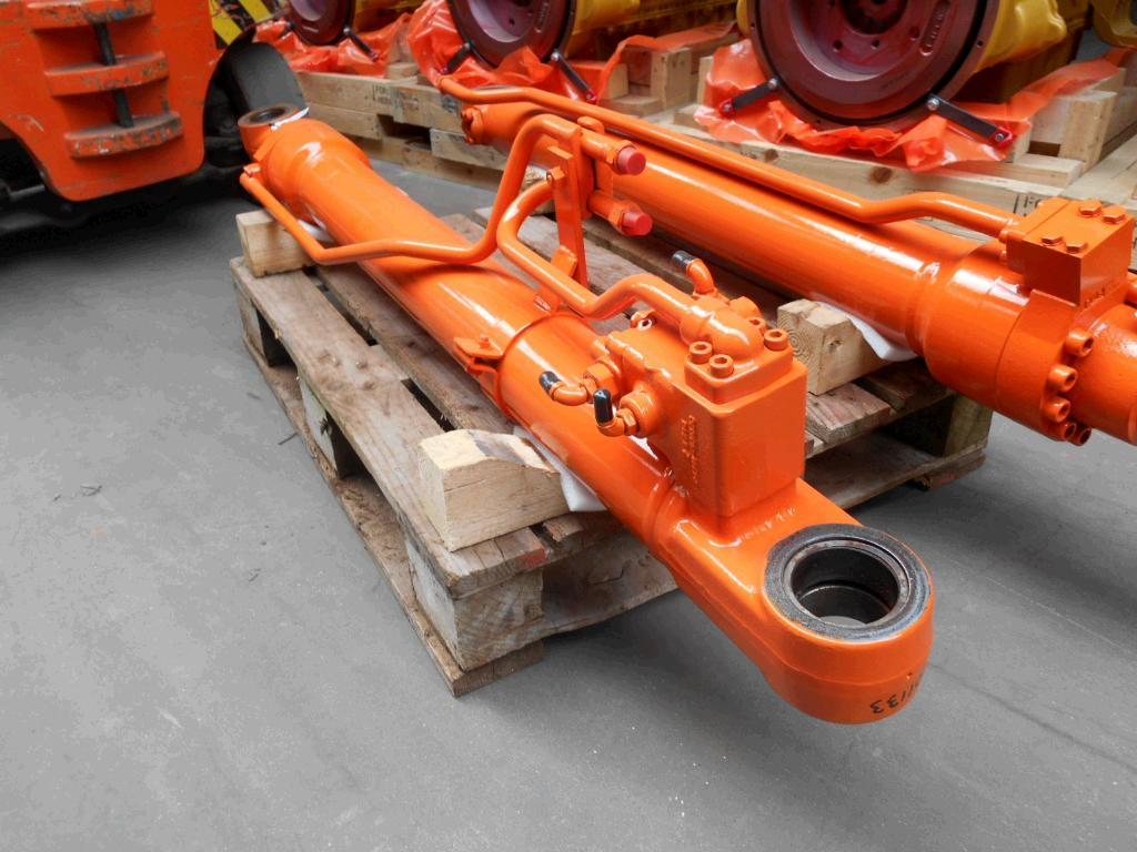 Hitachi ZX135US - - Hidrauliskais cilindrs - Celtniecības tehnika: foto 1 Hitachi ZX135US - - Hidrauliskais cilindrs - Celtniecības tehnika: foto 1