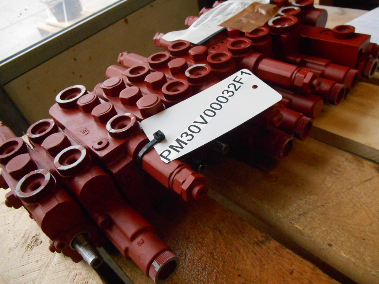 Kobelco PM30V00032F1 - Hidrauliskais vārsts - Celtniecības tehnika: foto 3 Kobelco PM30V00032F1 - Hidrauliskais vārsts - Celtniecības tehnika: foto 3