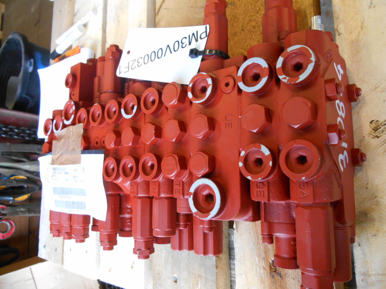 Kobelco PM30V00032F1 - Hidrauliskais vārsts - Celtniecības tehnika: foto 2 Kobelco PM30V00032F1 - Hidrauliskais vārsts - Celtniecības tehnika: foto 2