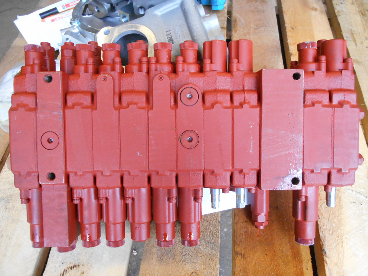 Kobelco PM30V00032F1 - Hidrauliskais vārsts - Celtniecības tehnika: foto 5 Kobelco PM30V00032F1 - Hidrauliskais vārsts - Celtniecības tehnika: foto 5