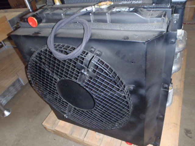 Kobelco SK200-3 - - Radiators - Celtniecības tehnika: foto 2 Kobelco SK200-3 - - Radiators - Celtniecības tehnika: foto 2