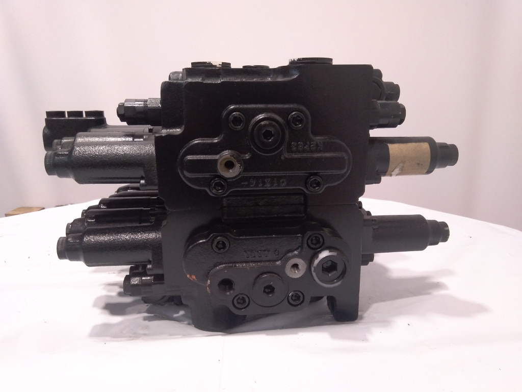 Kobelco YN30V00089F2 - Hidrauliskais vārsts - Celtniecības tehnika: foto 4 Kobelco YN30V00089F2 - Hidrauliskais vārsts - Celtniecības tehnika: foto 4