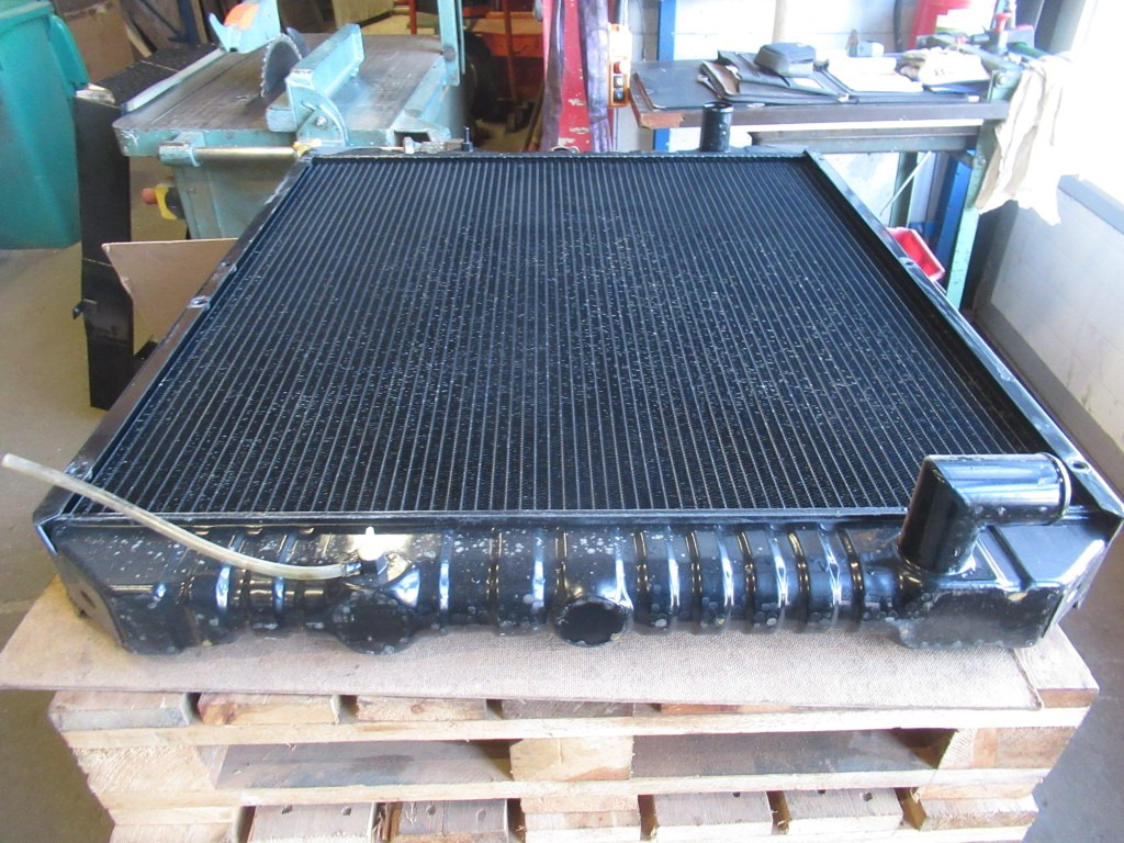 New Holland 4373720 - Radiators - Celtniecības tehnika: foto 3 New Holland 4373720 - Radiators - Celtniecības tehnika: foto 3