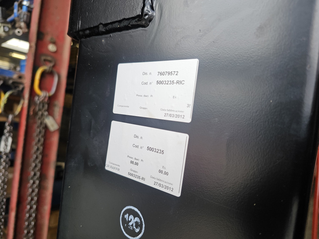 New Holland 76081144 - 76078877 - Radiators - Celtniecības tehnika: foto 5 New Holland 76081144 - 76078877 - Radiators - Celtniecības tehnika: foto 5