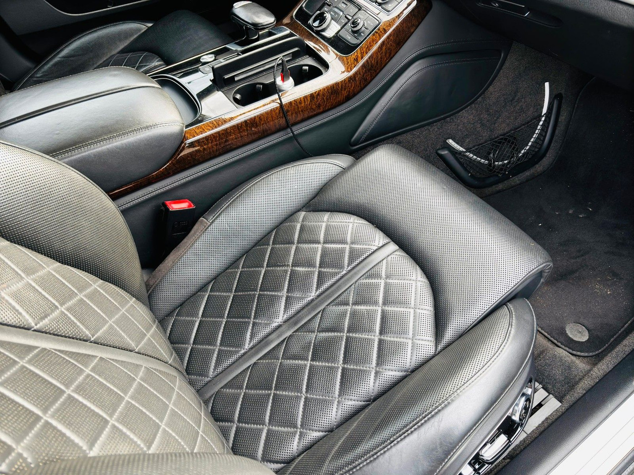 Sedans Audi A8 4.2 TDI quattro: foto 16