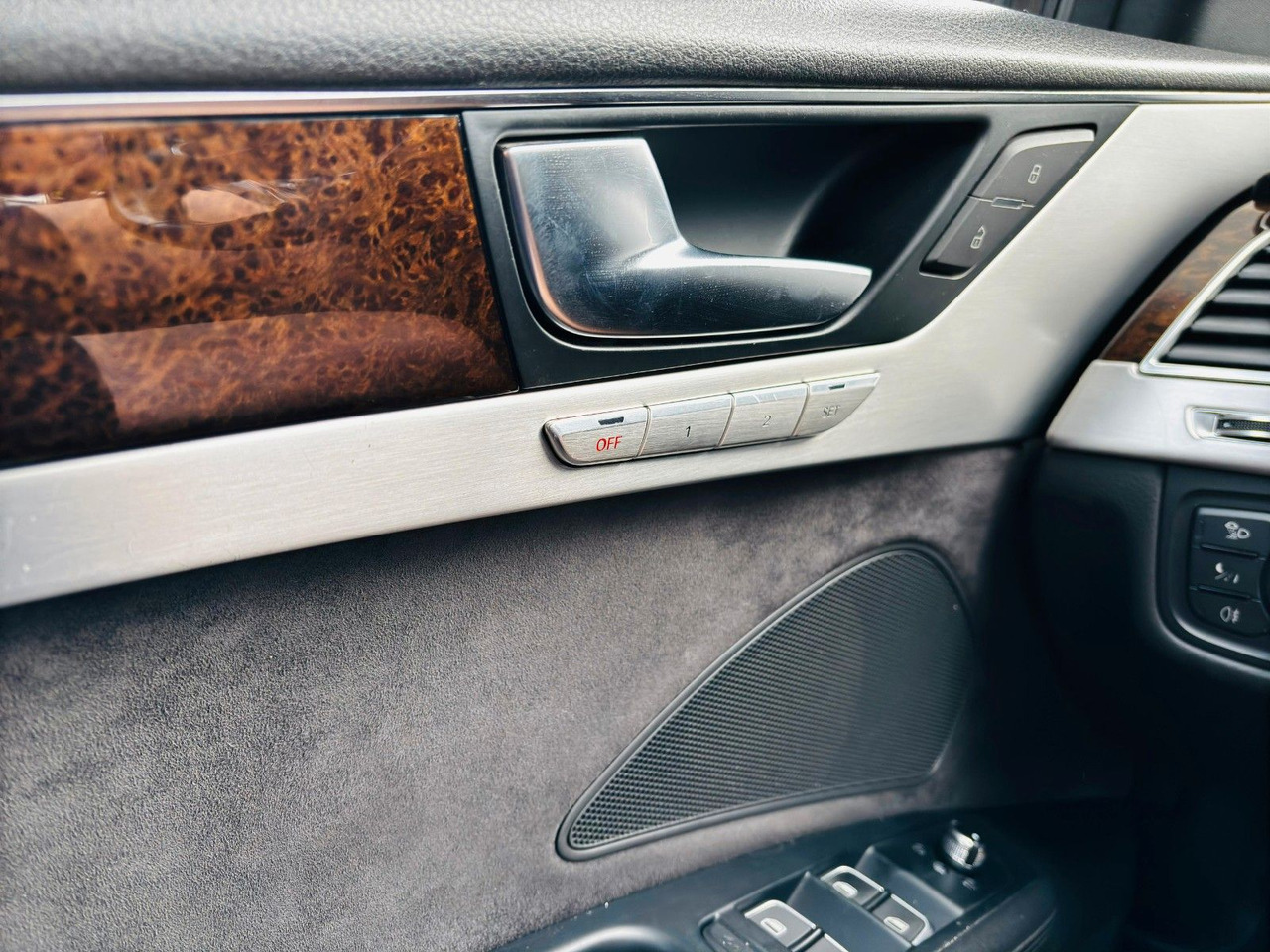 Sedans Audi A8 4.2 TDI quattro: foto 19