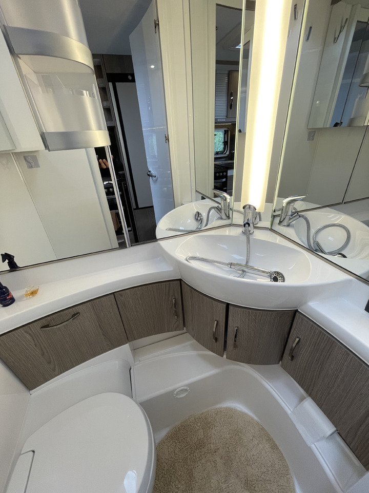 Dzīvojamais treileris HOBBY 650 KFU: foto 13