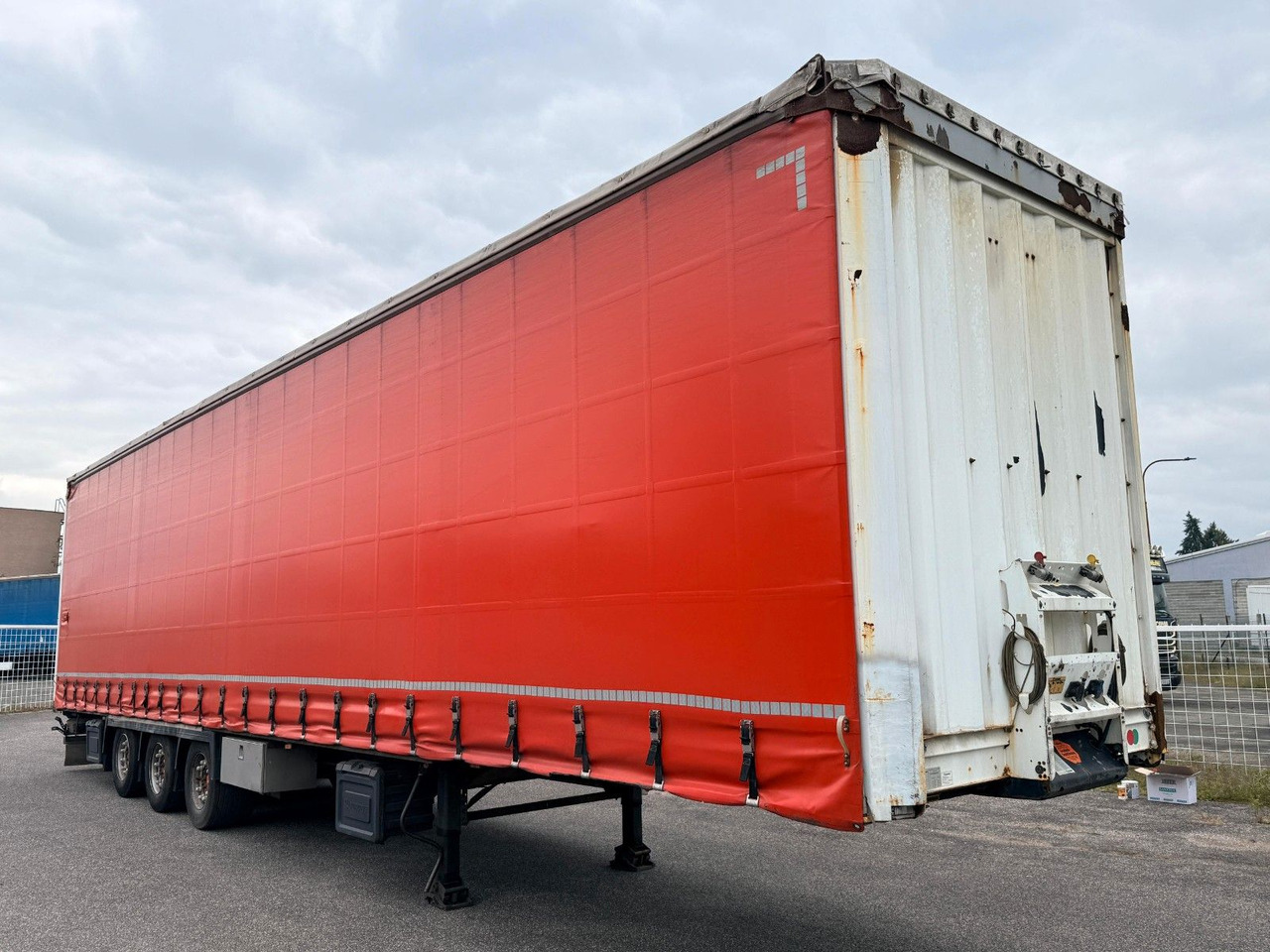 Krone SD - Tenta puspiekabe: foto 3 Krone SD - Tenta puspiekabe: foto 3