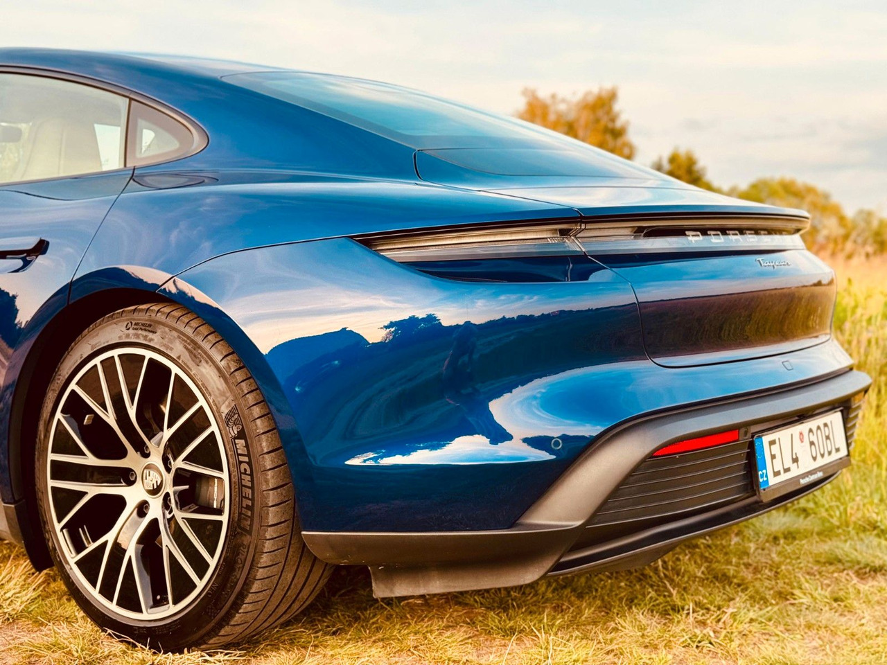 Porsche Taycan CR - Kupeja: foto 4 Porsche Taycan CR - Kupeja: foto 4