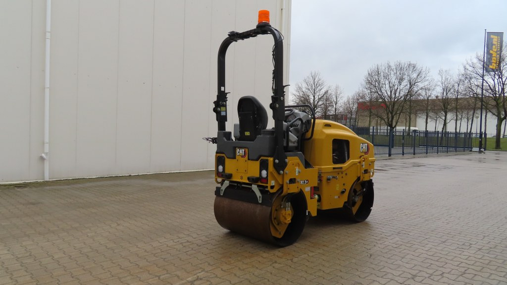Caterpillar CB 2.5 GC - Ceļu veltnis: foto 2 Caterpillar CB 2.5 GC - Ceļu veltnis: foto 2