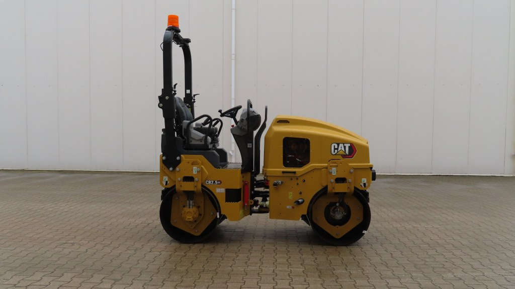 Caterpillar CB 2.5 GC - Ceļu veltnis: foto 1 Caterpillar CB 2.5 GC - Ceļu veltnis: foto 1