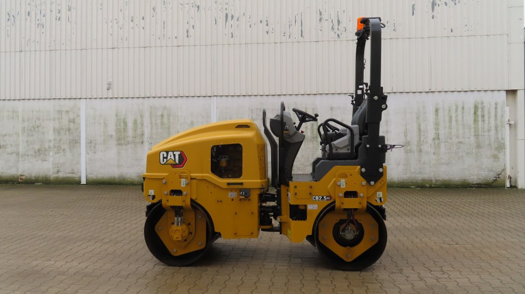 Caterpillar CB 2.5 GC - Ceļu veltnis: foto 5 Caterpillar CB 2.5 GC - Ceļu veltnis: foto 5