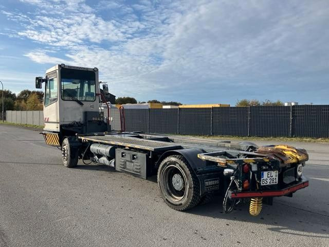 BC 182 - Konteineru vedējs/ Kravas automašīna ar noņemamā virsbūve: foto 4 BC 182 - Konteineru vedējs/ Kravas automašīna ar noņemamā virsbūve: foto 4