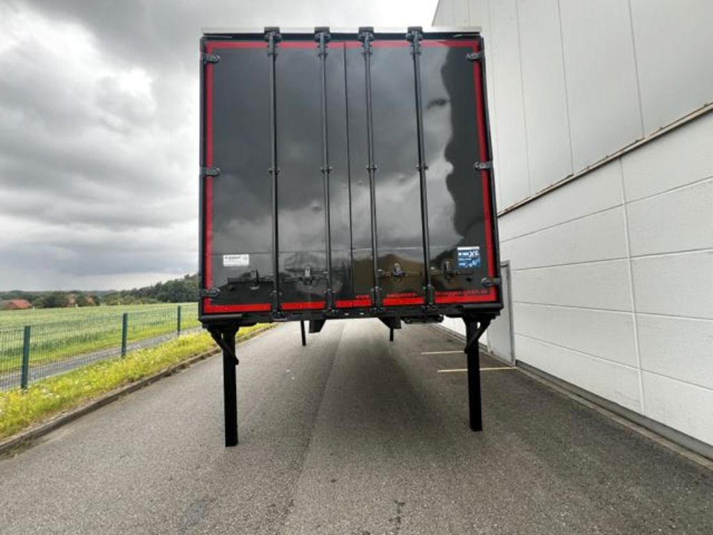 Krone Heck mit Portaltüren - Kravas kaste ar tentu: foto 4 Krone Heck mit Portaltüren - Kravas kaste ar tentu: foto 4