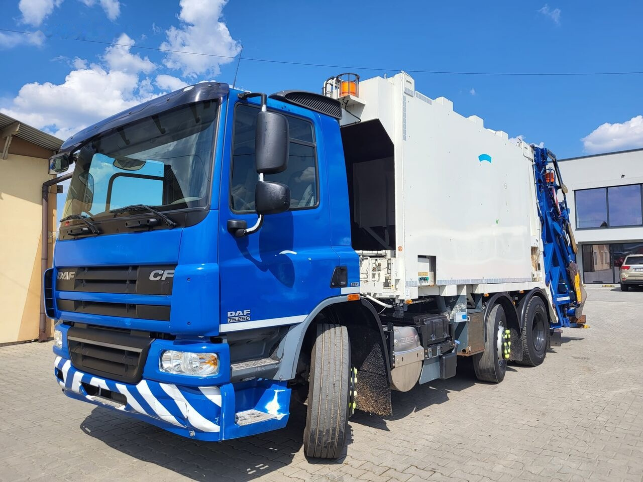 Atkritumu vedējs DAF CF75: foto 1