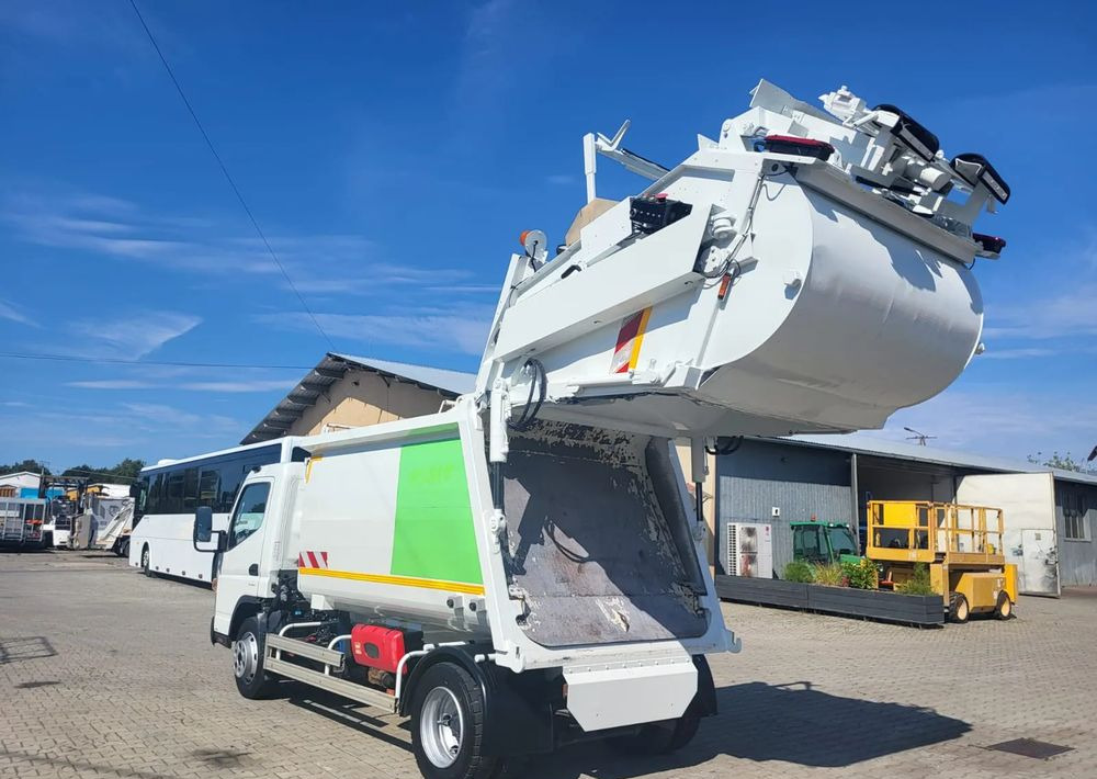 Mitsubishi Fuso Canter - Atkritumu vedējs: foto 4 Mitsubishi Fuso Canter - Atkritumu vedējs: foto 4